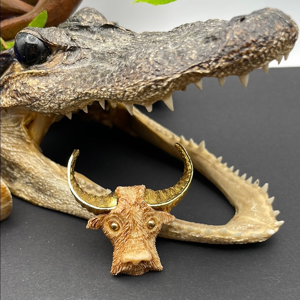 Razza bull brooch vintage 🔥